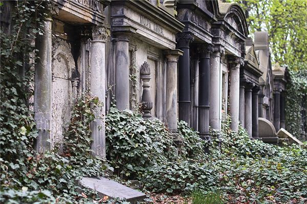 梦见陵园是什么意思 梦见陵园是什么意思