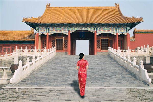 梦见穿旗袍是什么意思 梦见穿旗袍是什么意思