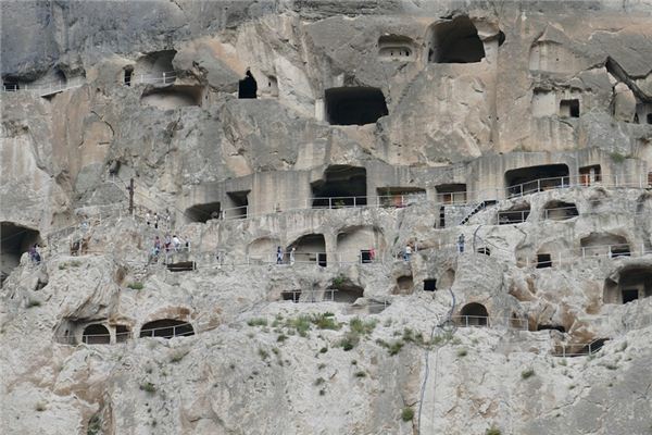 梦见山洞是什么意思 梦见山洞是什么意思