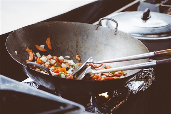 梦见锅是什么意思 梦见锅是什么意思