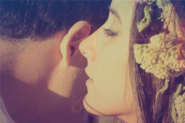 梦见耳语是什么意思 梦见耳语是什么意思