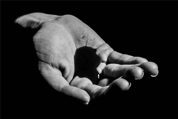 梦见口吐鲜血 梦见口吐鲜血