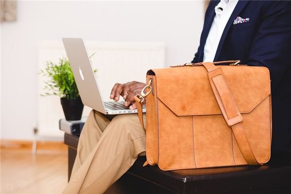 梦见手提包是什么意思 梦见手提包是什么意思