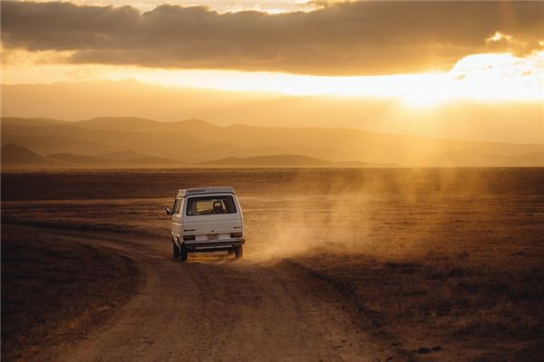 梦见汽车是什么意思 梦见汽车是什么意思