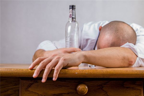 梦见别人醉酒是什么意思 梦见别人醉酒是什么意思
