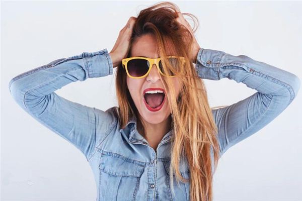 梦见发疯是什么意思 梦见发疯是什么意思