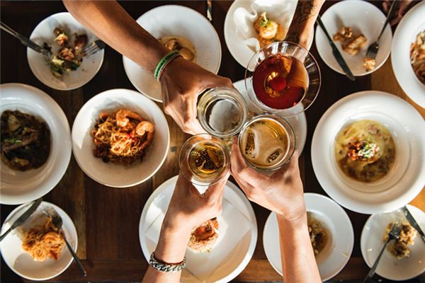 梦见酒饭是什么意思 梦见酒饭是什么意思