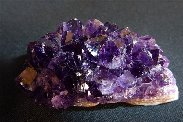 梦见宝石是什么意思 梦见宝石是什么意思