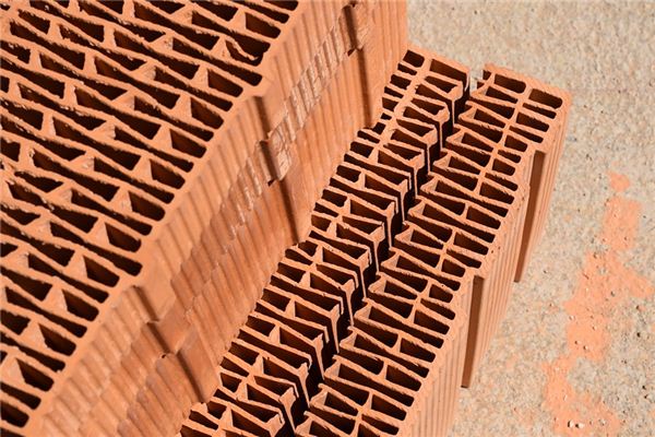 梦见砖块是什么意思 梦见砖块是什么意思