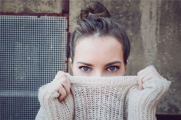 梦见吹眼睛是什么意思 梦见吹眼睛是什么意思