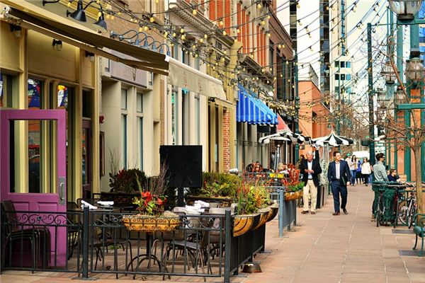 梦见闹市是什么意思 梦见闹市是什么意思