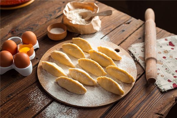 梦见擀饺子皮是什么意思 梦见擀饺子皮是什么意思