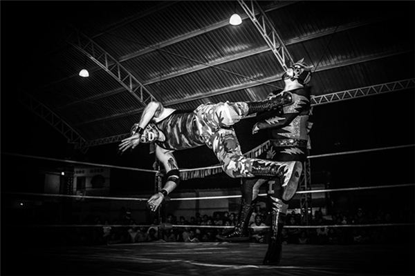 梦见摔倒 梦见摔倒