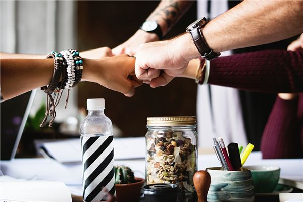 梦见拳头是什么意思 梦见拳头是什么意思