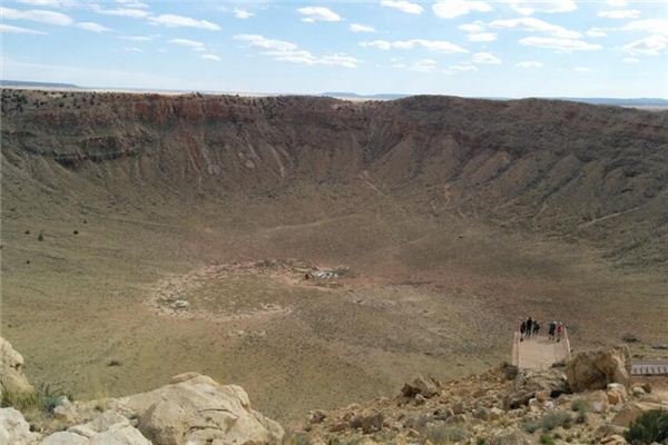 梦见大坑是什么意思 梦见大坑是什么意思