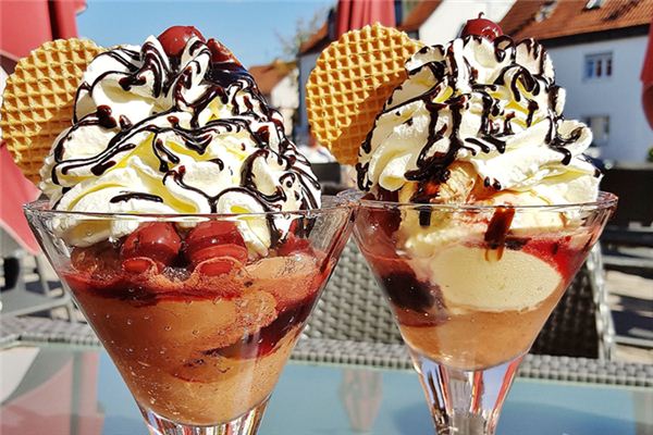 梦见吃冰激凌是什么意思 梦见吃冰激凌是什么意思