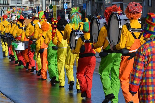 梦见穿着打扮是什么意思 梦见穿着打扮是什么意思