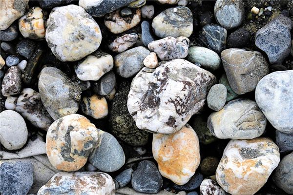 梦见硬石是什么意思 梦见硬石是什么意思