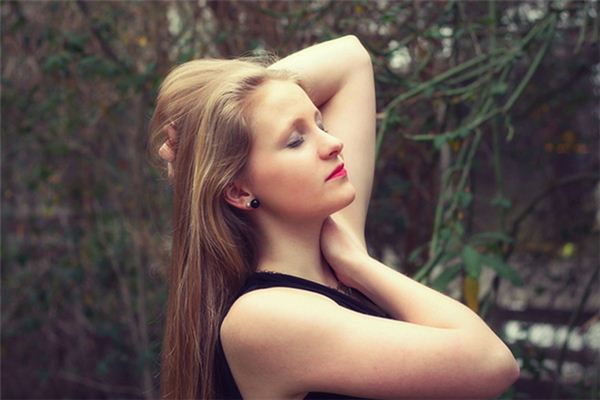 梦见睁不开眼是什么预兆 梦见睁不开眼是什么预兆