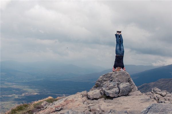 梦见身体倒立是什么意思 梦见身体倒立是什么意思