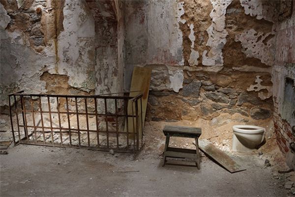 梦见掉进粪池是什么预兆 梦见掉进粪池是什么预兆