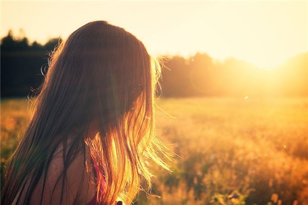 梦见咬头发是什么意思 梦见咬头发是什么意思