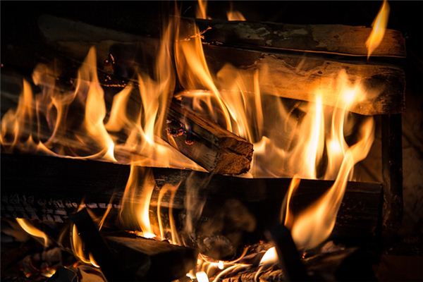 梦见木材燃烧是什么意思 梦见木材燃烧是什么意思